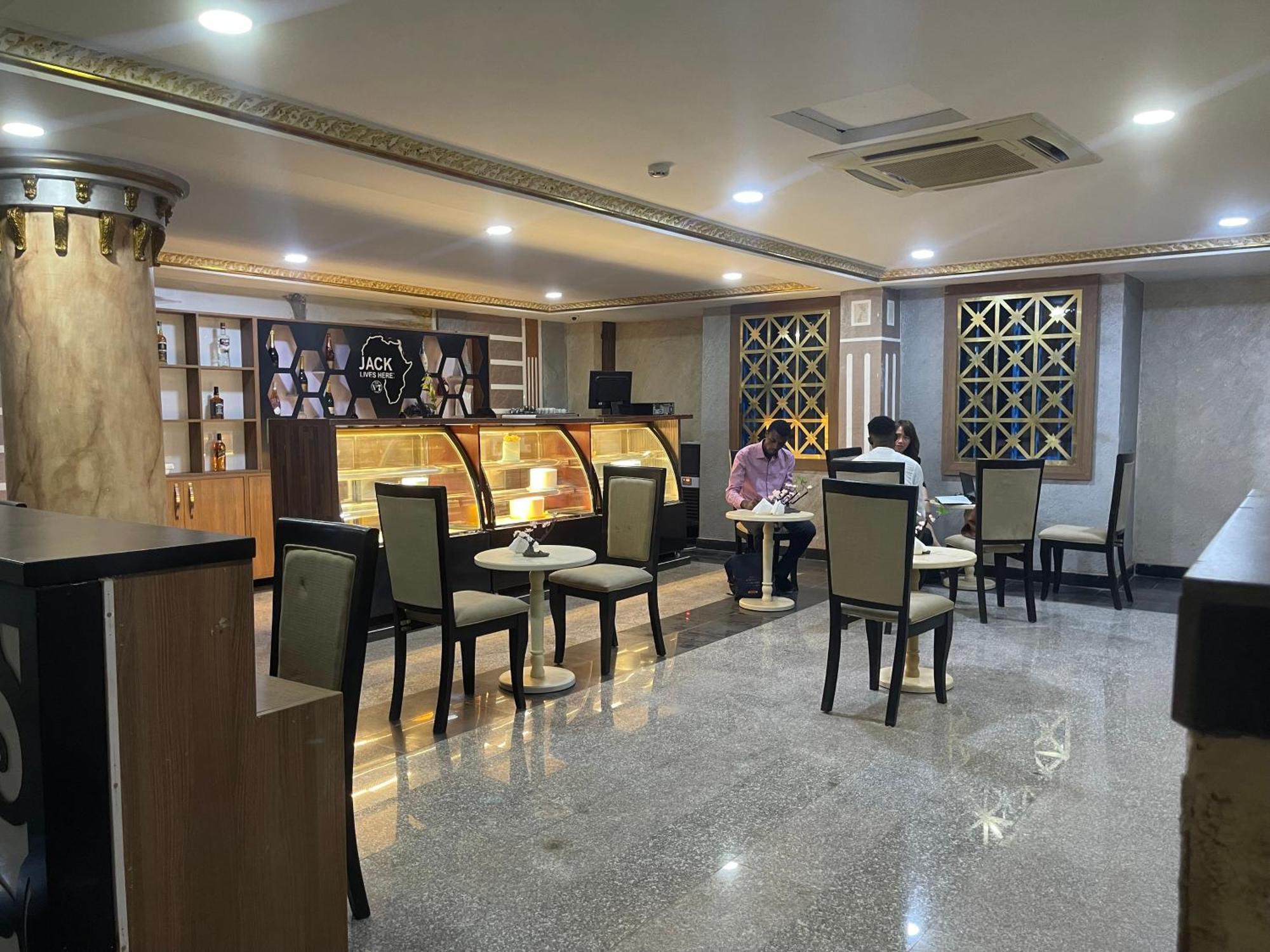 Aa Hotel And Suites Abuja Buitenkant foto