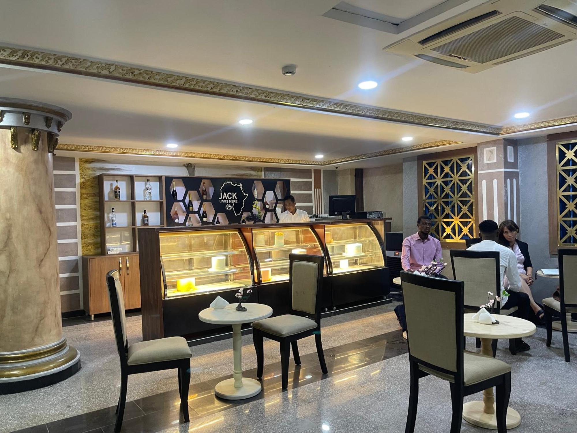 Aa Hotel And Suites Abuja Buitenkant foto