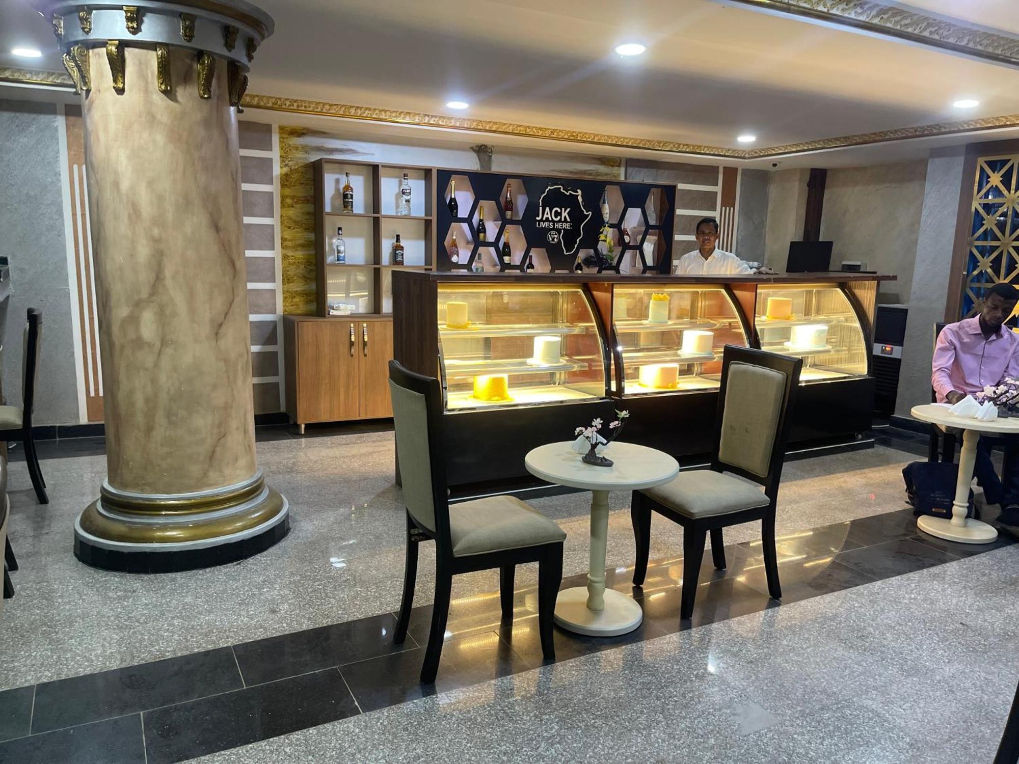 Aa Hotel And Suites Abuja Buitenkant foto