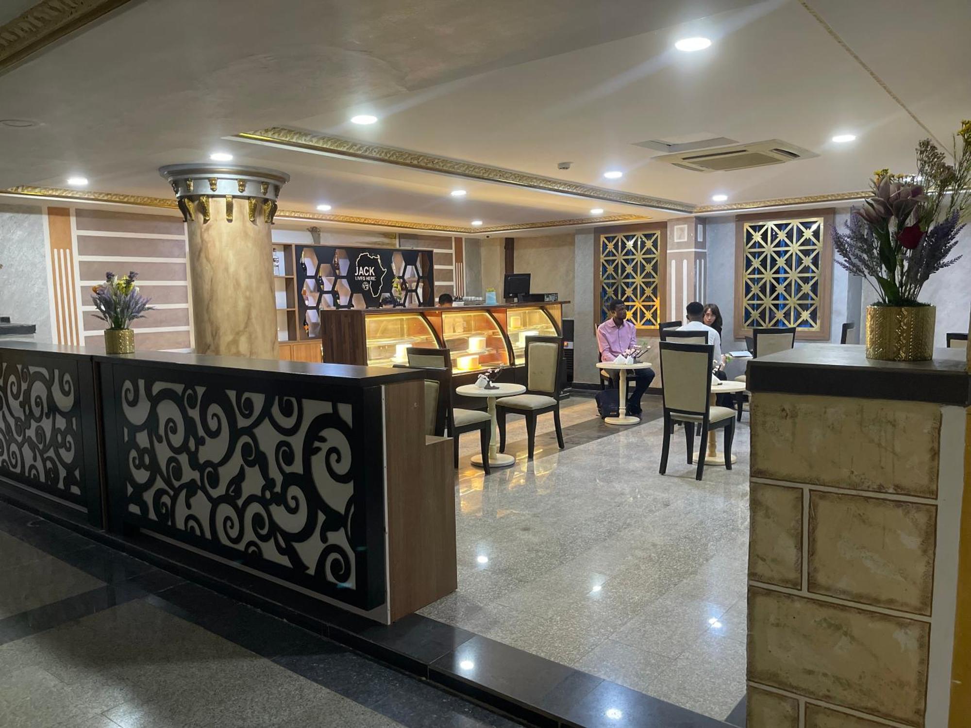 Aa Hotel And Suites Abuja Buitenkant foto