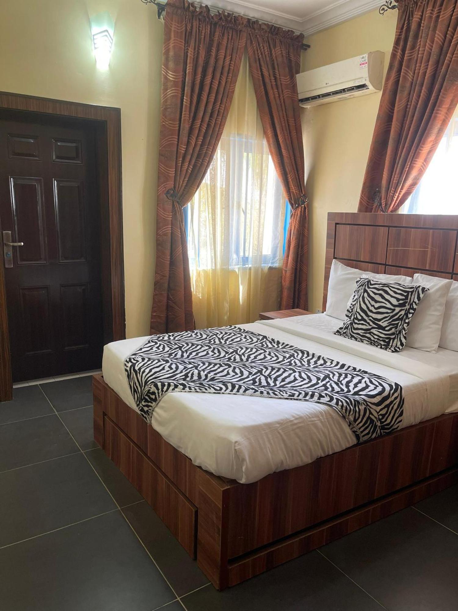 Aa Hotel And Suites Abuja Buitenkant foto