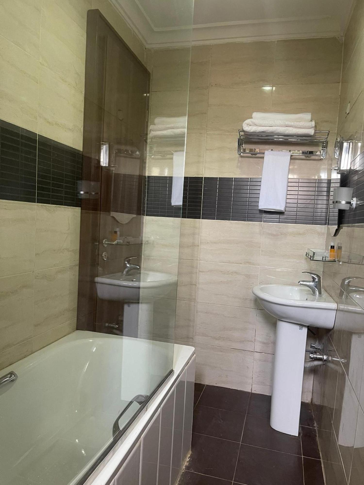 Aa Hotel And Suites Abuja Buitenkant foto